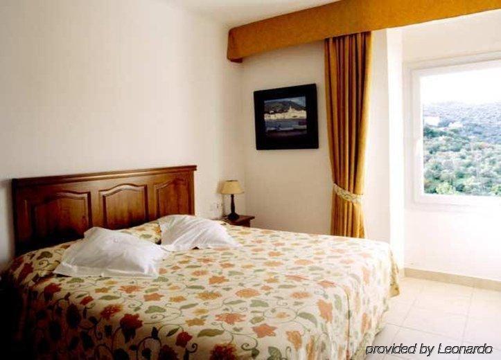 Hotel Rocamar Кадакес Номер фото