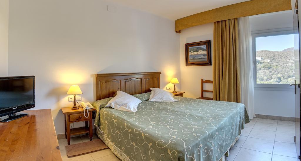 Hotel Rocamar Кадакес Номер фото